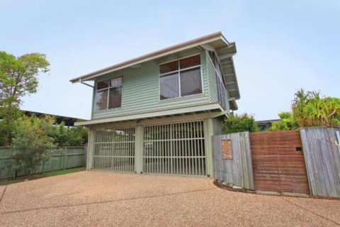 18 Northbeach Place Mudjimba Beach Pet Friendly Linen Included WIFI - Tourism Gold Coast 0
