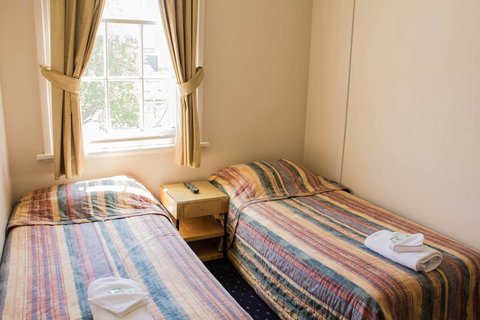 Gardners Inn Hotel - Tourism Gold Coast 3