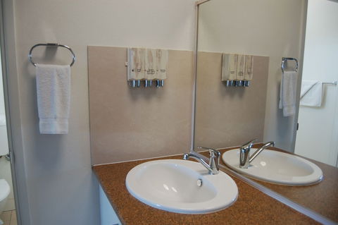 Slipway Hotel Motel - Tourism Gold Coast 3