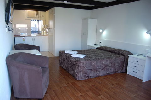 Slipway Hotel Motel - Tourism Gold Coast 6