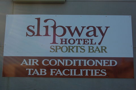 Slipway Hotel Motel - Tourism Gold Coast 1