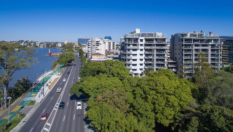 Inn On The Park Apartments - Tourism Gold Coast 1
