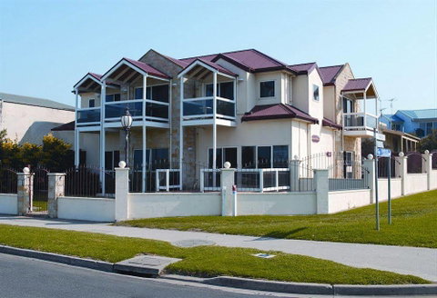 Lighthouse Keepers Inn - Tourism Gold Coast 0