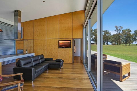 The Longhouse Suite 2 - Tourism Gold Coast 6