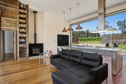 The Longhouse Suite 2 - Tourism Gold Coast 5