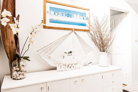 Anne's Waterfront Haven B&B - Tourism Gold Coast 4