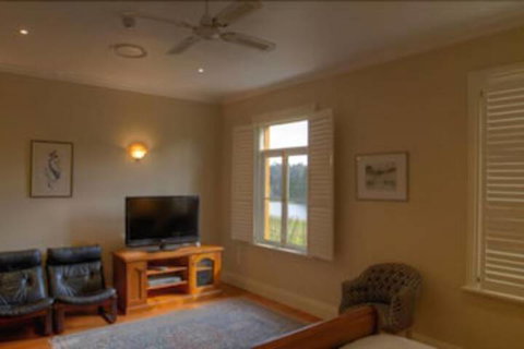 Tizzana Winery Bed & Breakfast - Tourism Gold Coast 5