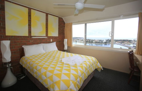 Pacific Heights Holiday Apartments & Munn's Tower House - Tourism Gold Coast 4