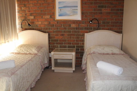 Pacific Heights Holiday Apartments & Munn's Tower House - Tourism Gold Coast 3