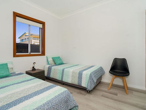 Beachcomer Unit 2 The Entrance NSW - Tourism Gold Coast 6
