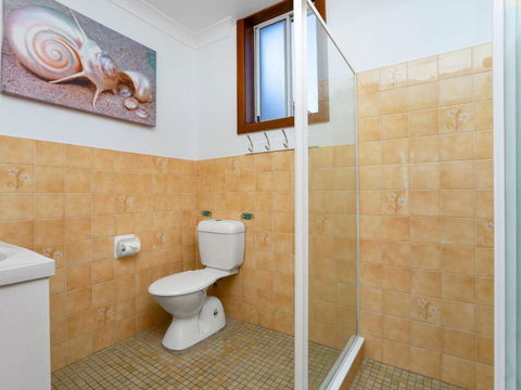 Beachcomer Unit 2 The Entrance NSW - Tourism Gold Coast 3