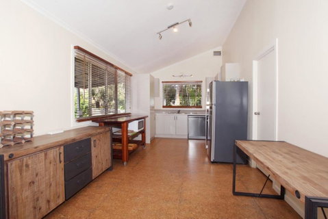 24 Sundew Street Mudjimba 500 Bond Pet Friendly Linen Supplied WIFI Air Cond. - Tourism Gold Coast 5