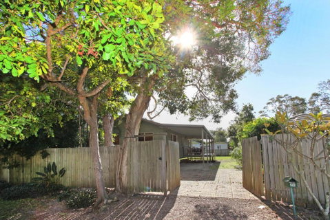 24 Sundew Street Mudjimba 500 Bond Pet Friendly Linen Supplied WIFI Air Cond. - Tourism Gold Coast 3