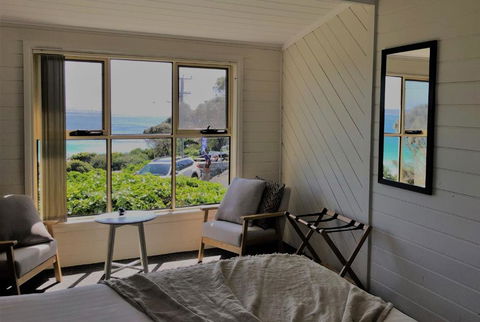 BURGESS COTTAGE King Bed For Couples - Tourism Gold Coast 2
