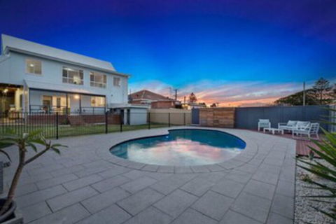 Waterview Beach House - Tourism Gold Coast 0