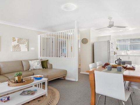 Ocean Blue Apartment Five Ground Floor Apartment - Tourism Gold Coast 6