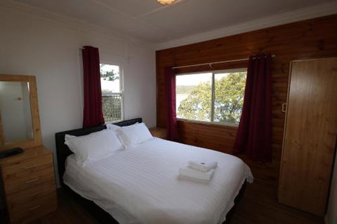 Waterfront Cottages - Tourism Gold Coast 3