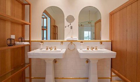 Cherubino Wines Guest Houses - Gold Coast 6