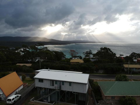 GRANITE BEACH HOUSE At Bay Of Fires - Tourism Gold Coast 1