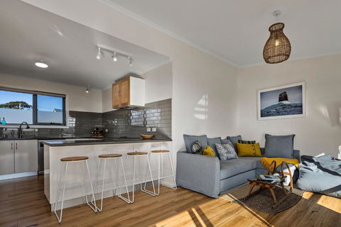 GRANITE BEACH HOUSE At Bay Of Fires - Tourism Gold Coast 6