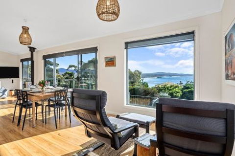 GRANITE BEACH HOUSE At Bay Of Fires - Tourism Gold Coast 5