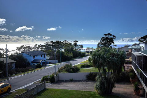 GRANITE BEACH HOUSE At Bay Of Fires - Tourism Gold Coast 2