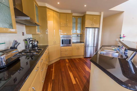 Aqua Vista A Stroll To Paynesville Forshore - Tourism Gold Coast 4