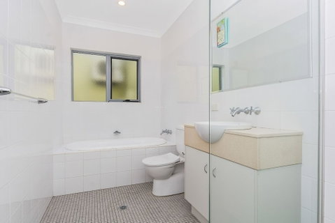 Angourie Blue Unit 2 - Tourism Gold Coast 6