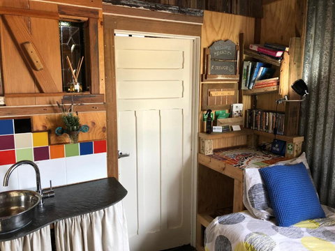 Bed In A Shed Vineyard Stay - Tourism Gold Coast 5