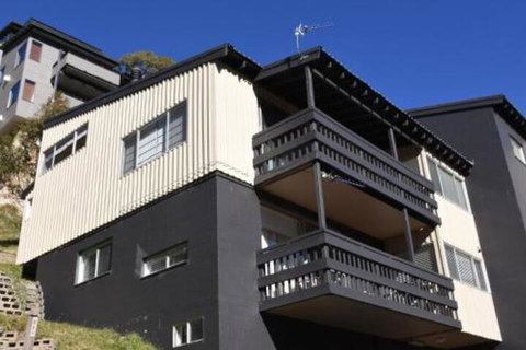 Tombarra 4B 2 - Gold Coast 4