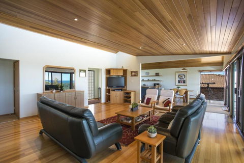 Elevated Views At Burrill Lake 17 Canberra Cres - Tourism Gold Coast 4