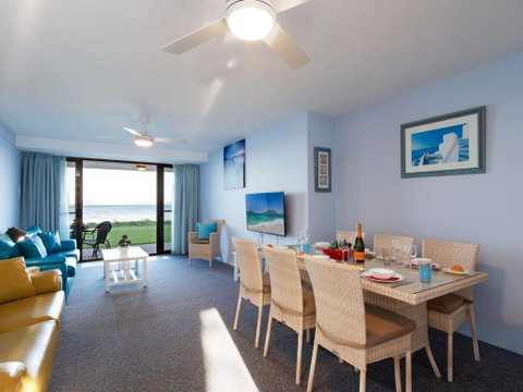4 Harbourside 3 7 Soldiers Point Road Ground Floor On The Waterfront - Tourism Gold Coast 3