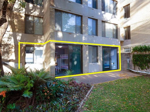 4 Harbourside 3 7 Soldiers Point Road Ground Floor On The Waterfront - Tourism Gold Coast 4