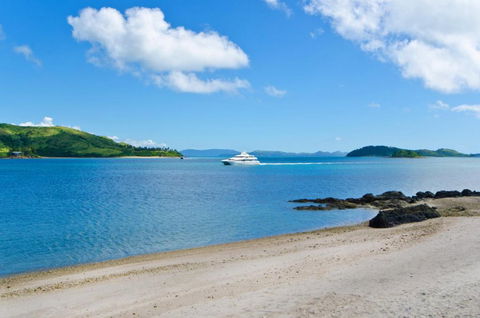 Yacht Club Villa 33 Serenity 4 Bedroom 4 Bathroom House Ocean Views 2 Buggies - Tourism Gold Coast 5