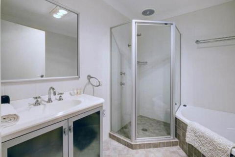 AtTHE COVE - Tourism Gold Coast 4