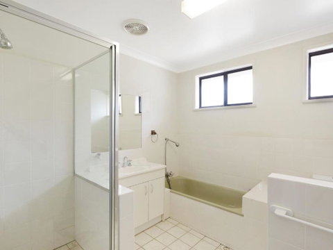 37 Mort Avenue - Tourism Gold Coast 3
