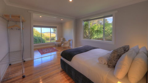 Castaway Cottage - Essentially Tas - Tourism Gold Coast 2