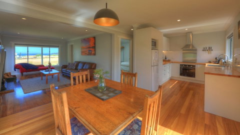 Castaway Cottage - Essentially Tas - Tourism Gold Coast 1