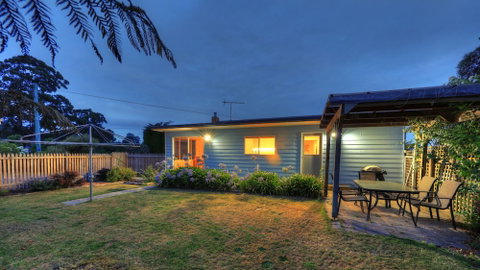 Castaway Cottage - Essentially Tas - Tourism Gold Coast 0