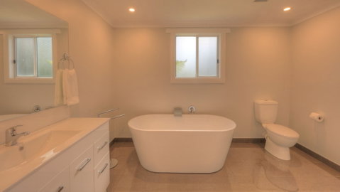 Castaway Cottage - Essentially Tas - Tourism Gold Coast 5
