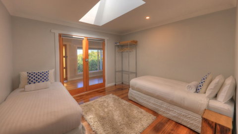 Castaway Cottage - Essentially Tas - Tourism Gold Coast 3
