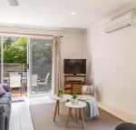 Lovely Modern Villa Amidst Peaceful Surroundings - Tourism Gold Coast