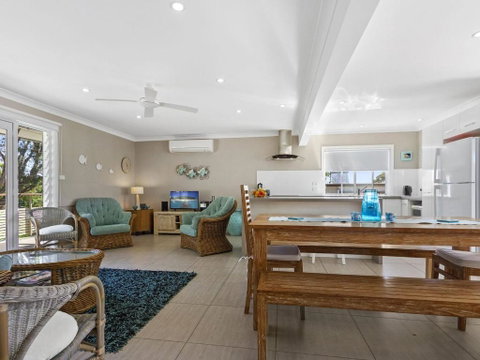 HILLTOP HAVEN In MOLLYMOOK - Tourism Gold Coast 4