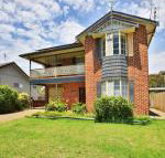 The Crescent Pet Friendly 1 Min to Beach - Tourism Gold Coast