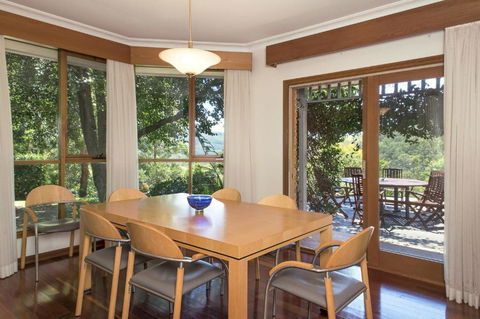 Taliesin Beautiful 4 Bedroom Home With Amazing Views! - Tourism Gold Coast 3