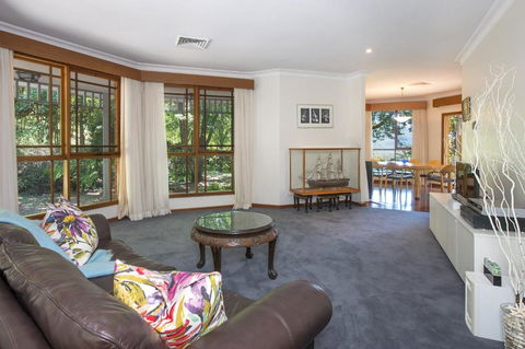 Taliesin Beautiful 4 Bedroom Home With Amazing Views! - Tourism Gold Coast 2