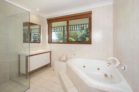 Taliesin Beautiful 4 Bedroom Home With Amazing Views! - Tourism Gold Coast 5