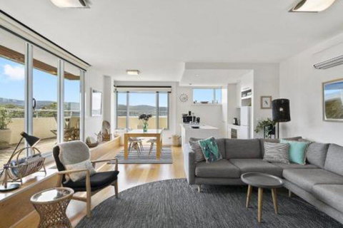 POINT GREY APARTMENT ONE VIEWPOINT - Tourism Gold Coast 5