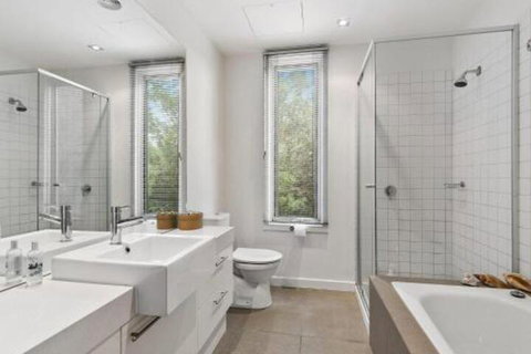 POINT GREY APARTMENT ONE VIEWPOINT - Tourism Gold Coast 6
