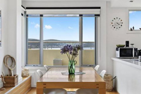 POINT GREY APARTMENT ONE VIEWPOINT - Tourism Gold Coast 4